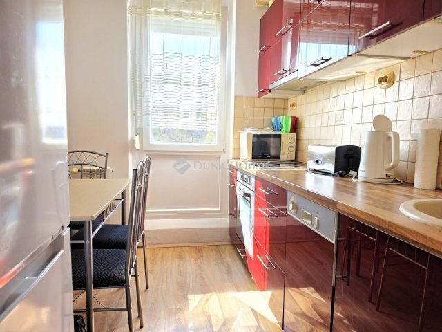 Eladó panellakás, Pécsett 39.9 M Ft, 2 szobás