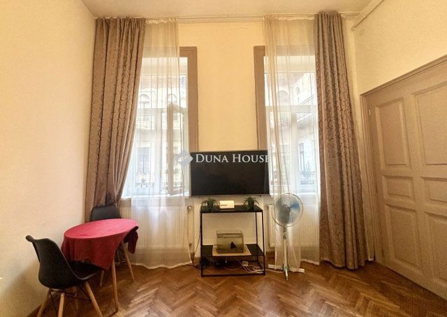 Eladó téglalakás, Budapesten, VII. kerületben 67.5 M Ft