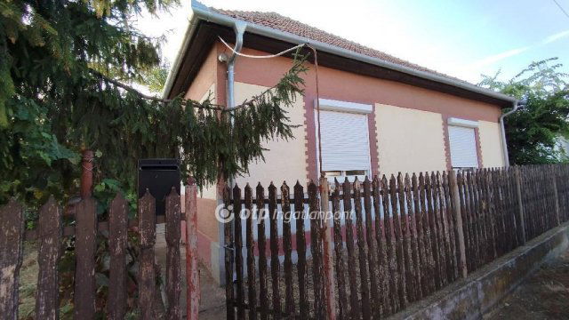 Eladó családi ház, Jászszentandráson 16.5 M Ft, 2 szobás
