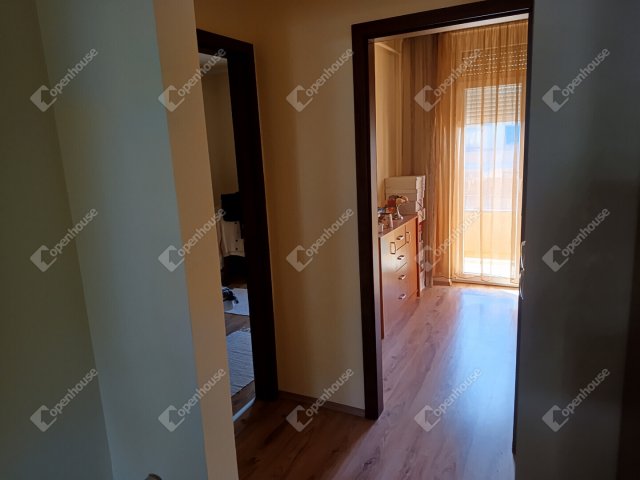 Eladó téglalakás, Siófokon 68.5 M Ft, 3 szobás