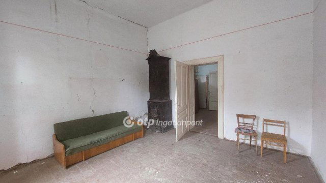 Eladó családi ház, Karcagon 10.5 M Ft, 4 szobás