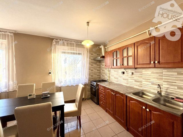 Eladó téglalakás, Kiskunfélegyházán 39.9 M Ft, 2 szobás