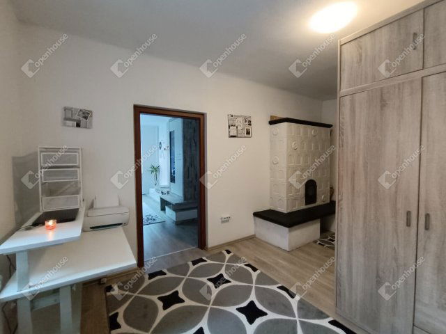 Eladó családi ház, Sopronban 105 M Ft, 8 szobás