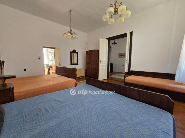 Eladó családi ház, Tabdin 95 M Ft, 45 szobás
