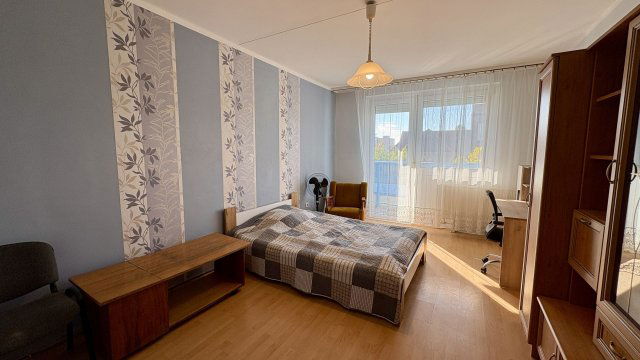 Kiadó panellakás, albérlet, Debrecenben 240 E Ft / hó, 3 szobás