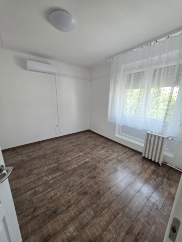 Kiadó panellakás, albérlet, Pécsett 170 E Ft / hó, 2 szobás