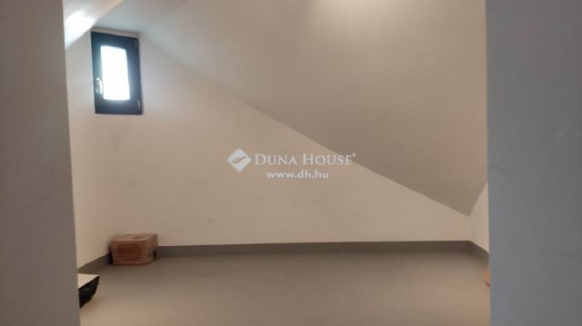 Eladó családi ház, Esztergomban 219 M Ft, 4 szobás