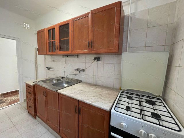 Kiadó téglalakás, albérlet, Szolnokon 120 E Ft / hó, 1+1 szobás