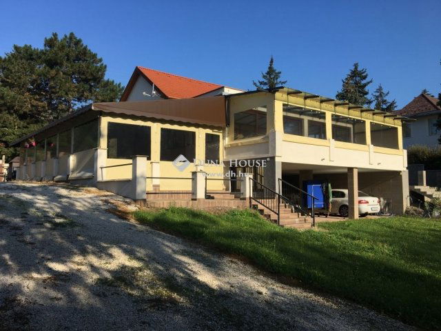 Eladó üzlethelyiség, Leányfaluban 365 M Ft