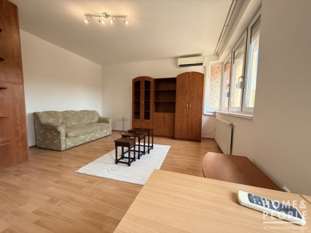 Eladó téglalakás, Szegeden 43.99 M Ft, 1 szobás