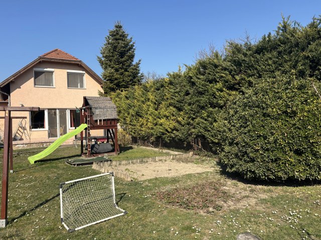 Eladó családi ház, Budapesten, III. kerületben 230 M Ft