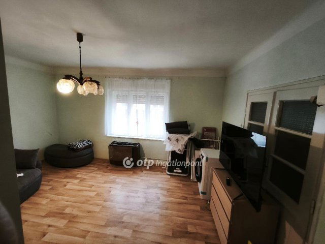 Eladó családi ház, Szolnokon 49 M Ft, 2 szobás