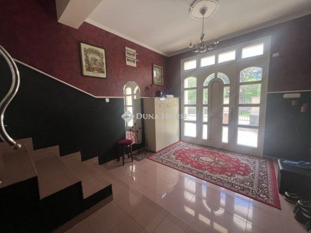 Eladó családi ház, Szegeden 150 M Ft, 4+1 szobás