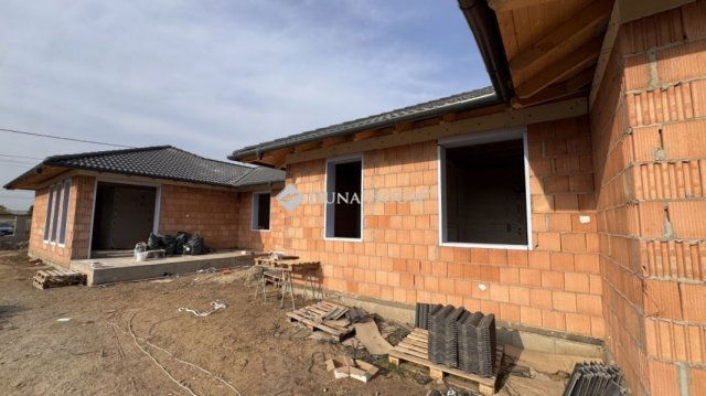 Eladó ikerház, Taksonyon 103.5 M Ft, 4 szobás