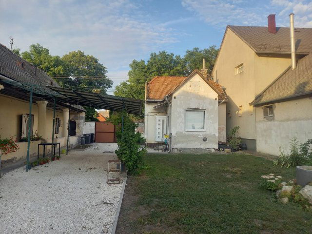 Eladó családi ház, Bicskén 156.5 M Ft, 4 szobás