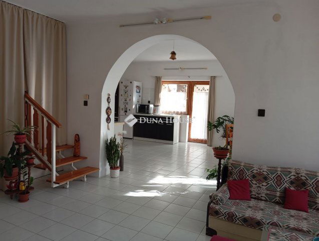 Eladó családi ház, Kiskunlacházán 85 M Ft, 5 szobás