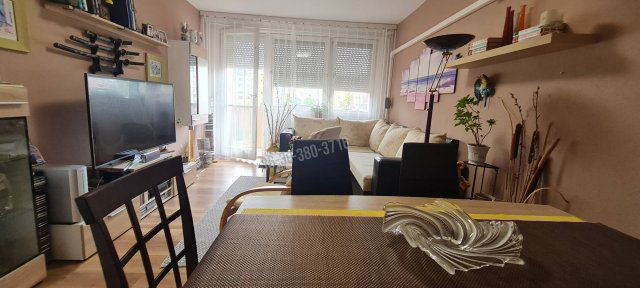 Eladó panellakás, Dunaújvárosban 33 M Ft, 2 szobás