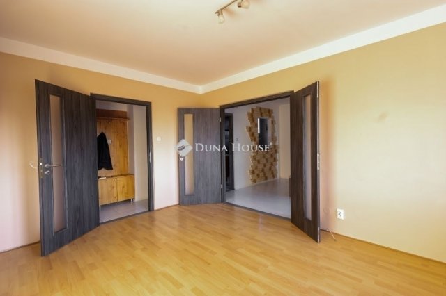 Eladó panellakás, Budaörsön 95.9 M Ft, 3 szobás