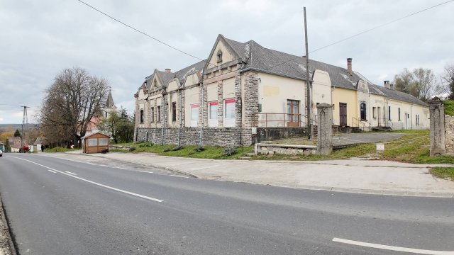 Eladó családi ház, Bakonybánkon 135 M Ft, 9+4 szobás