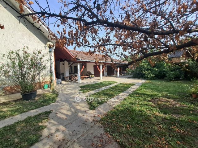 Eladó családi ház, Sándorfalván 89.9 M Ft, 5 szobás