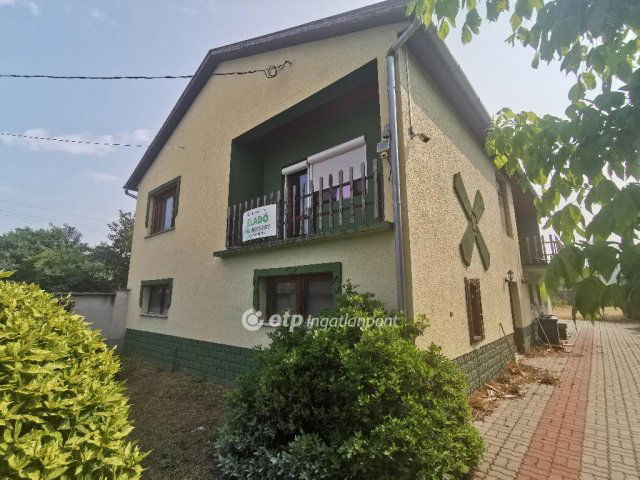 Eladó családi ház, Baján 62.1 M Ft, 5 szobás