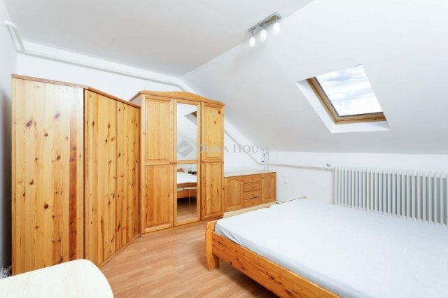 Eladó családi ház, Máriakálnokon 111.9 M Ft, 7 szobás