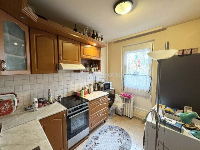 Eladó panellakás, Pécsett 48.9 M Ft, 3 szobás