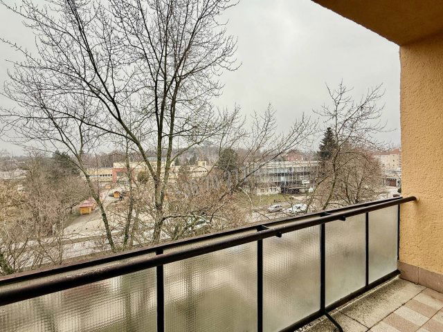 Eladó téglalakás, Oroszlányban 34.3 M Ft, 2 szobás