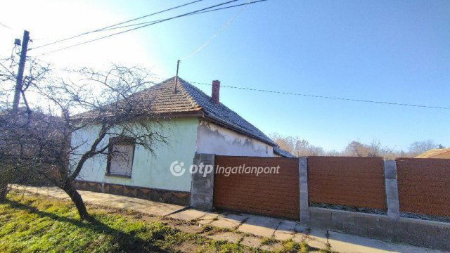 Eladó családi ház, Mesterszálláson 4.8 M Ft, 1+1 szobás