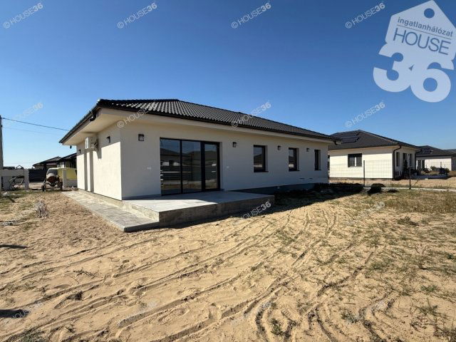 Eladó családi ház, Kecskeméten 109.9 M Ft, 4 szobás