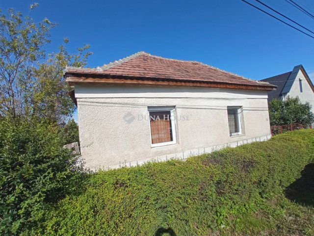 Eladó családi ház, Etyeken, Mester utcában 61 M Ft, 5 szobás