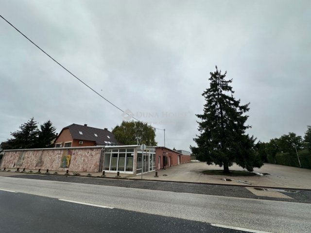 Eladó családi ház, Ercsiben 219 M Ft, 5 szobás
