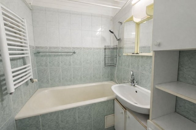 Eladó panellakás, Székesfehérvárott 61.9 M Ft, 3 szobás