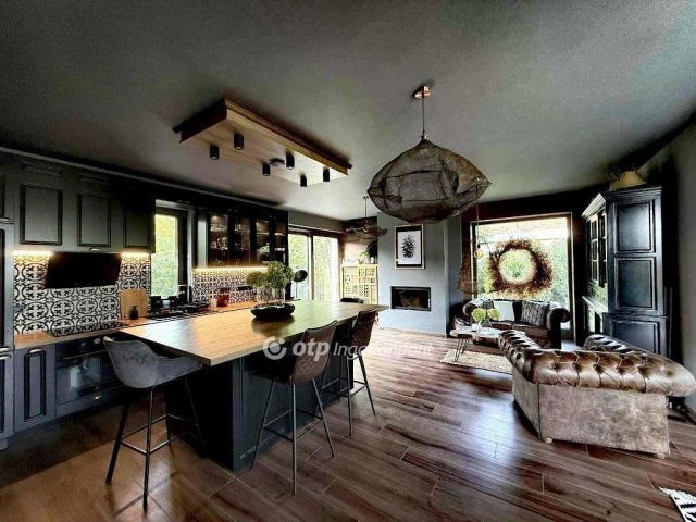 Eladó nyaraló, Tihanyban 499 M Ft, 6 szobás