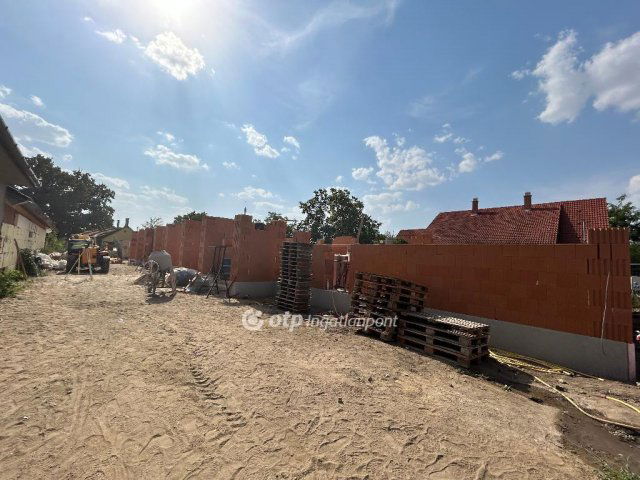 Eladó téglalakás, Balmazújvárosban 92.842 M Ft, 2 szobás