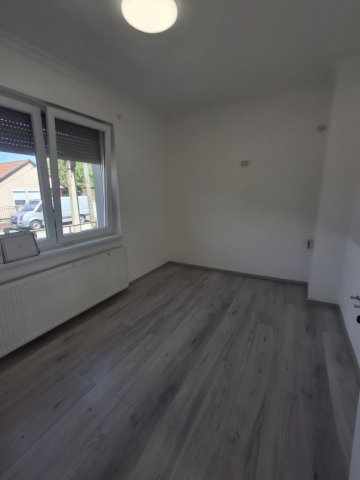 Eladó családi ház, Esztergomban 35.9 M Ft, 1 szobás