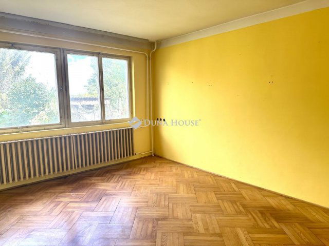 Eladó téglalakás, Nagyradán 17.9 M Ft, 3 szobás