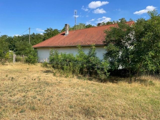 Eladó családi ház, Pakson 26.9 M Ft, 2 szobás