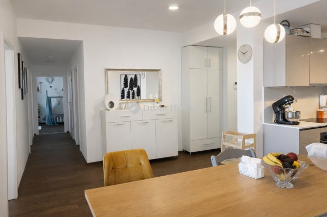 Eladó téglalakás, Szegeden 145 M Ft, 4 szobás