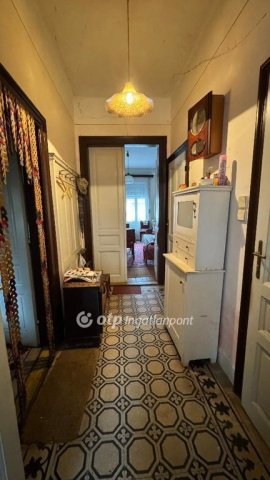 Eladó családi ház, Pápán 36.9 M Ft, 2 szobás