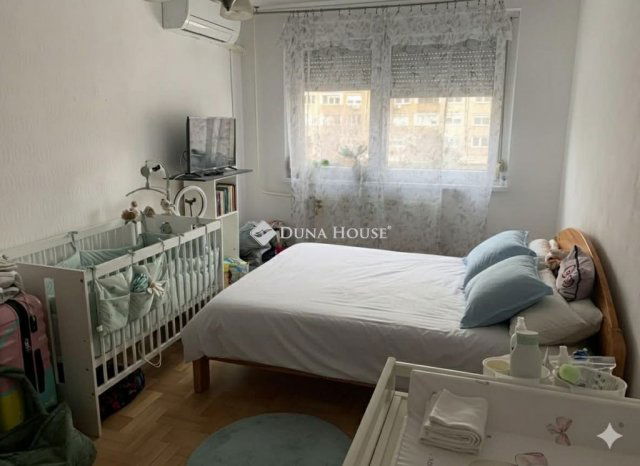 Eladó panellakás, Budapesten, III. kerületben, Hímző utcában