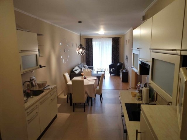 Kiadó téglalakás, albérlet, Pécsett 270 E Ft / hó, 4 szobás