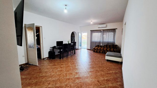 Eladó családi ház, Sárkeresztúron 51.9 M Ft, 4 szobás