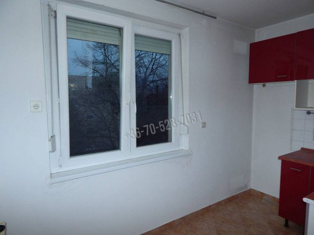 Eladó panellakás, Tatabányán 47 M Ft, 3 szobás