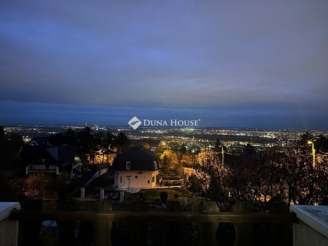 Eladó ikerház, Budapesten, III. kerületben 239 M Ft, 6 szobás