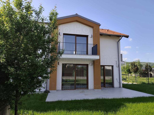 Eladó ikerház, Balatonfüreden 169 M Ft, 16 szobás
