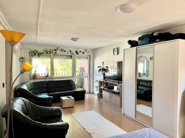 Eladó téglalakás, Egerben 39.9 M Ft, 1 szobás