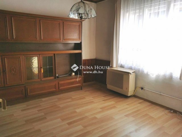 Eladó családi ház, Esztergomban 45 M Ft, 4 szobás