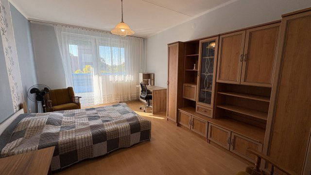 Kiadó panellakás, albérlet, Debrecenben 240 E Ft / hó, 3 szobás