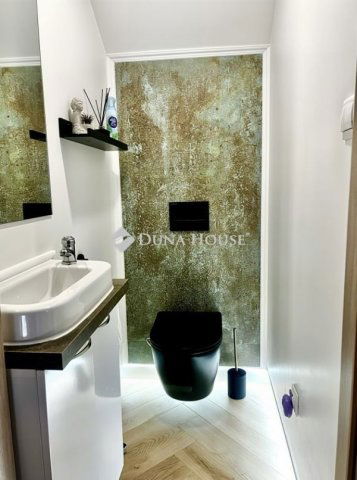 Eladó családi ház, Balatonalmádiban 252 M Ft, 5 szobás